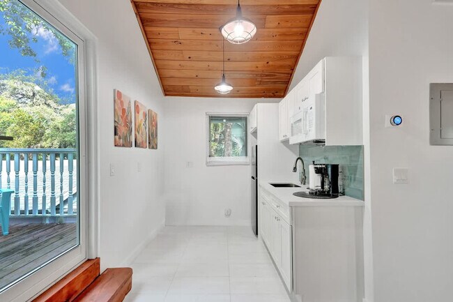 Building Photo - 1115 SW 4th St