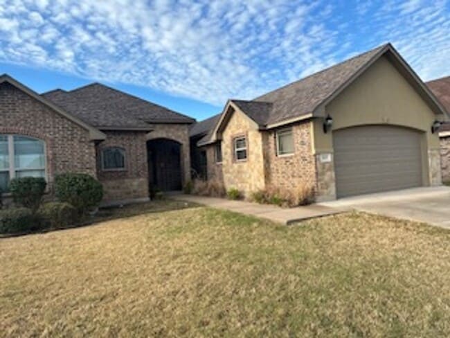 Primary Photo - 365 Southlake Dr