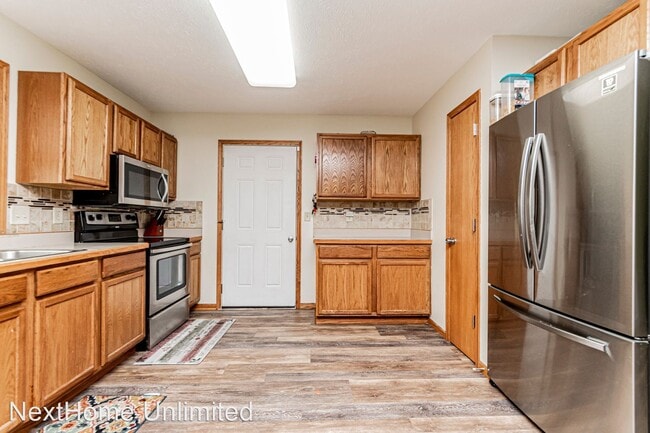 Building Photo - 3 br, 2 bath House - 120 W Spruce St