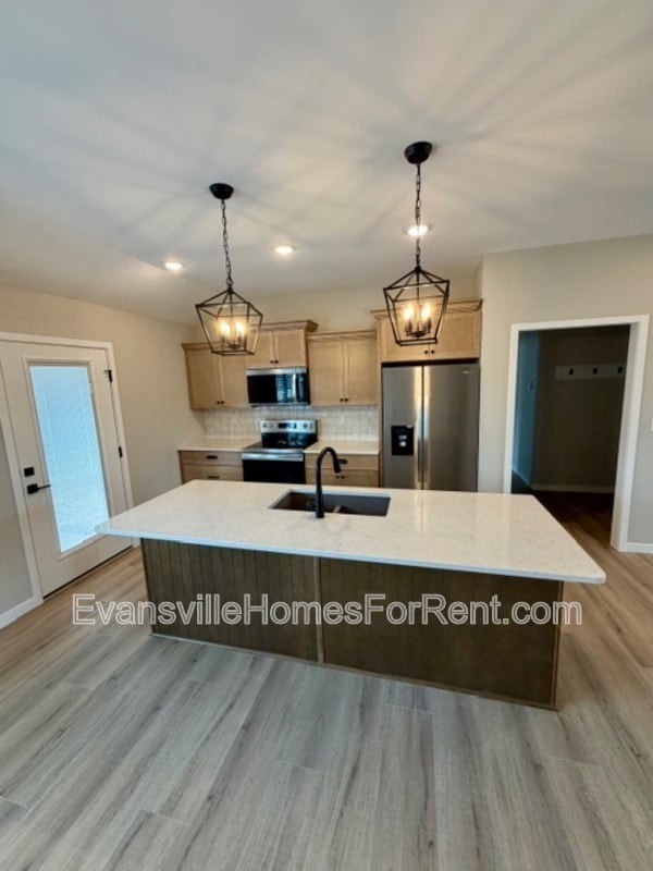 Building Photo - 3599 Sand Dr