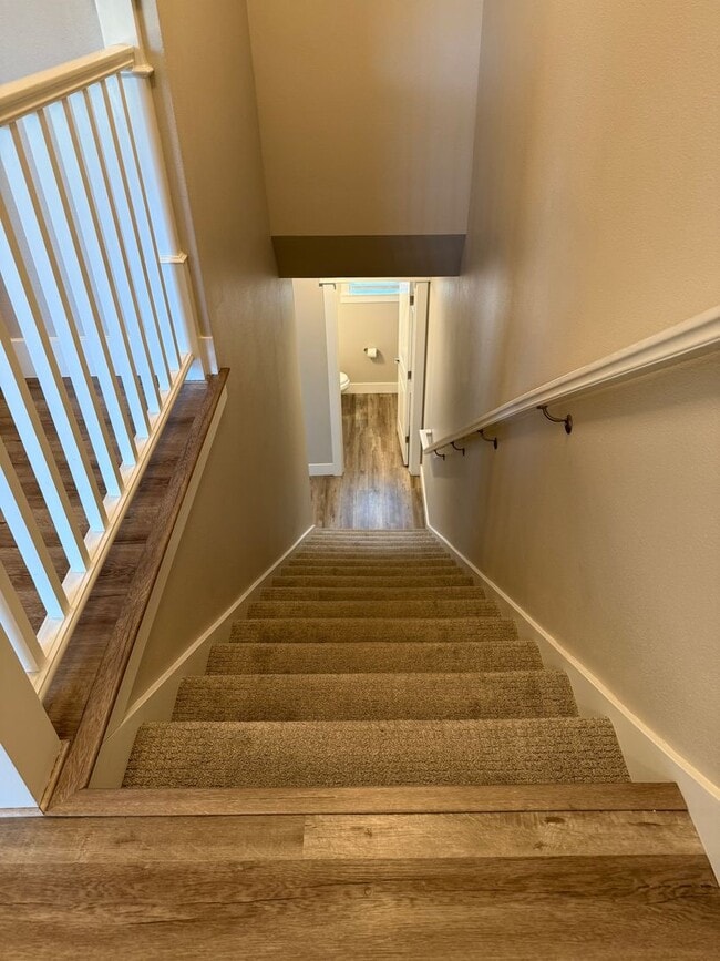 Building Photo - Stunning 3 bedroom townhome.
