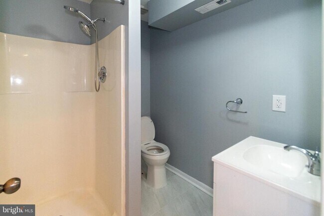 Building Photo - 5222 Magnolia Pl