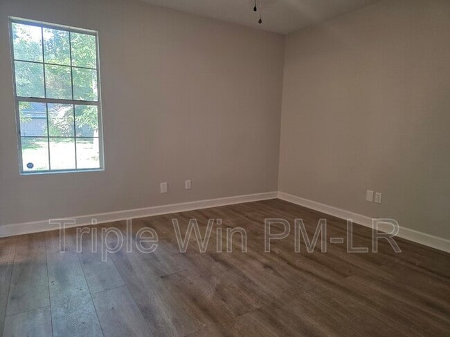 Building Photo - 68 Meadowlark Dr