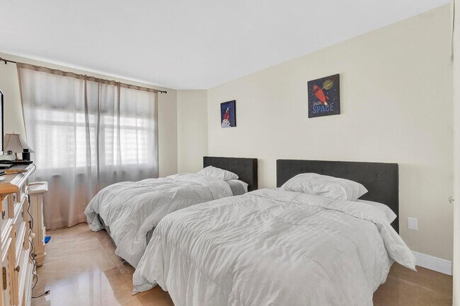 Building Photo - 1980 S Ocean Dr