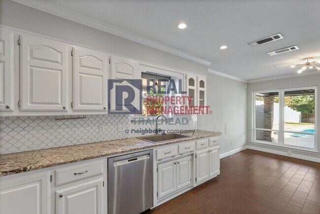 Building Photo - Charming 3 Bed 2 Bath Home in a Great Neighborhood - Private Pool!