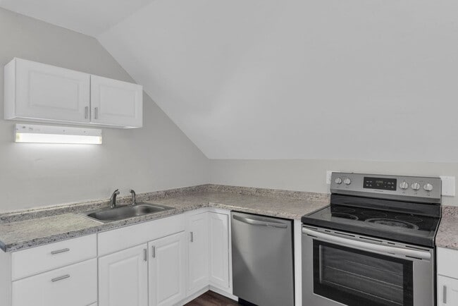 Building Photo - NORWOOD - Immaculate 1 bed efficiency unit on top floor of 4 family