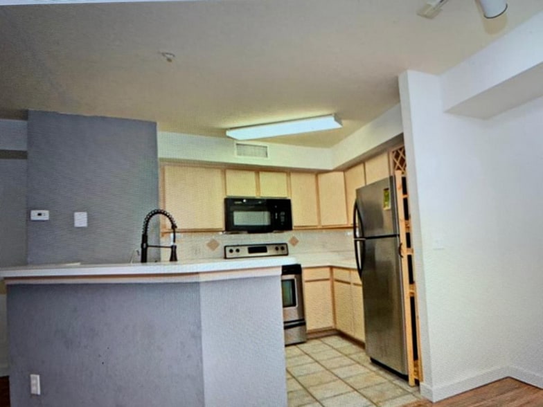 Building Photo - 832 Camargo Way