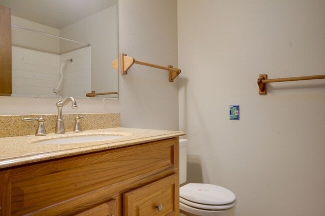 Building Photo - Remodeled Kent East Hill Split level