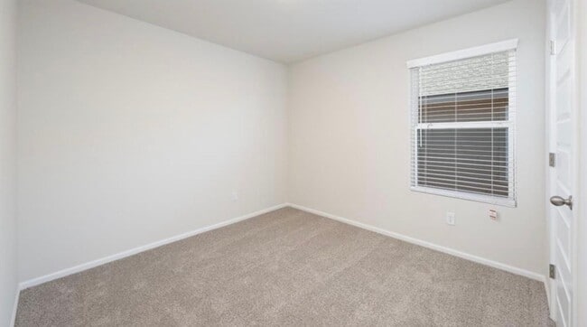 Building Photo - 560 St Charles Pl