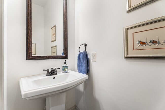 Building Photo - 523 Ansley Cir NE