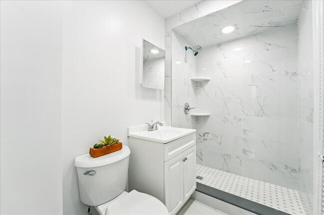 Building Photo - 283 GRIFFITH St