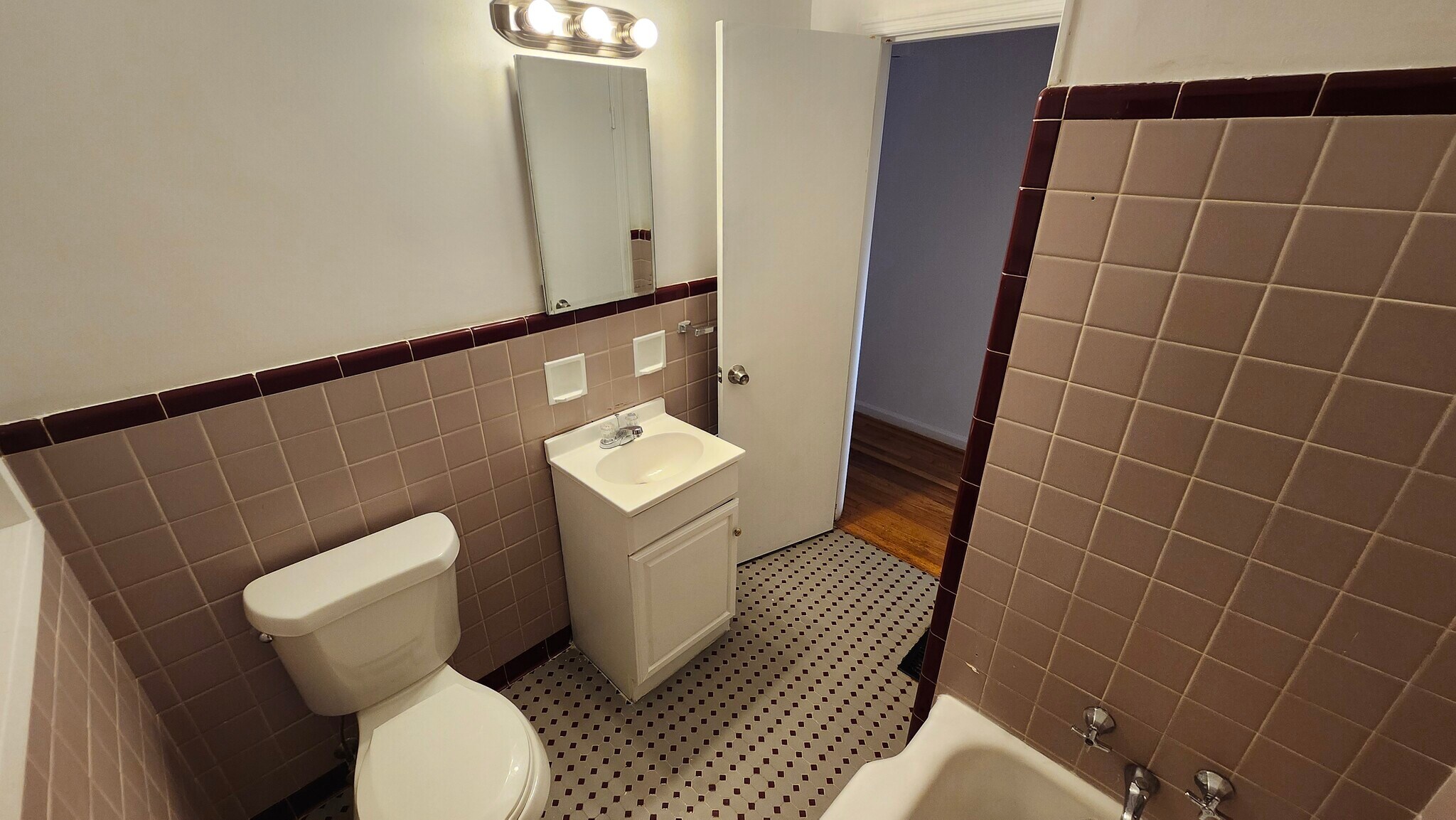 Building Photo - 153 Carol Dr