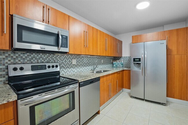 Building Photo - 3001 S Ocean Dr