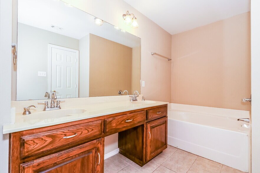 Building Photo - 7732 Stonebank Ct