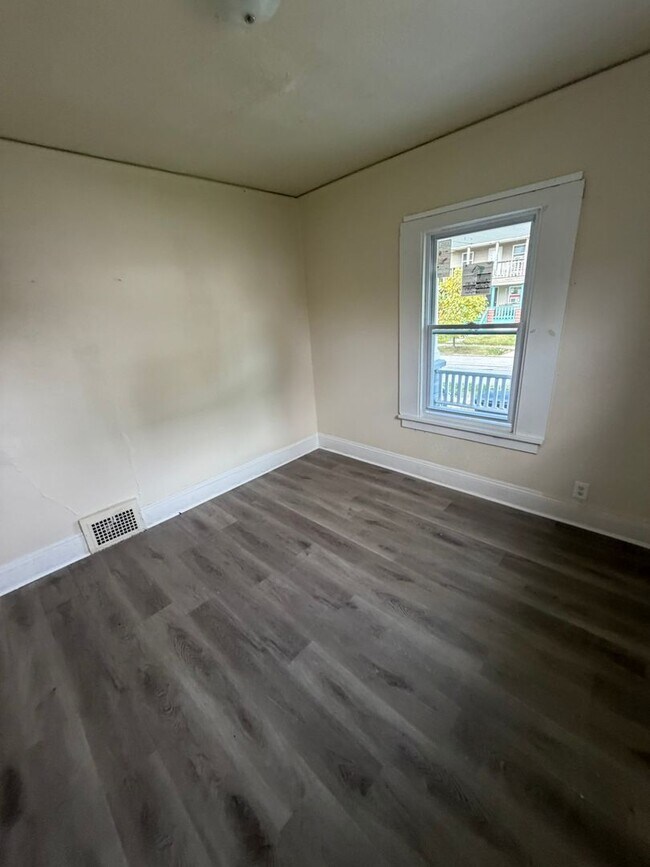 Building Photo - 12706 Parkhill Ave