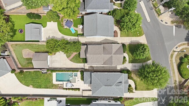 Building Photo - 404 Iverson Way