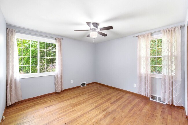 Building Photo - 8983 Highland Dr
