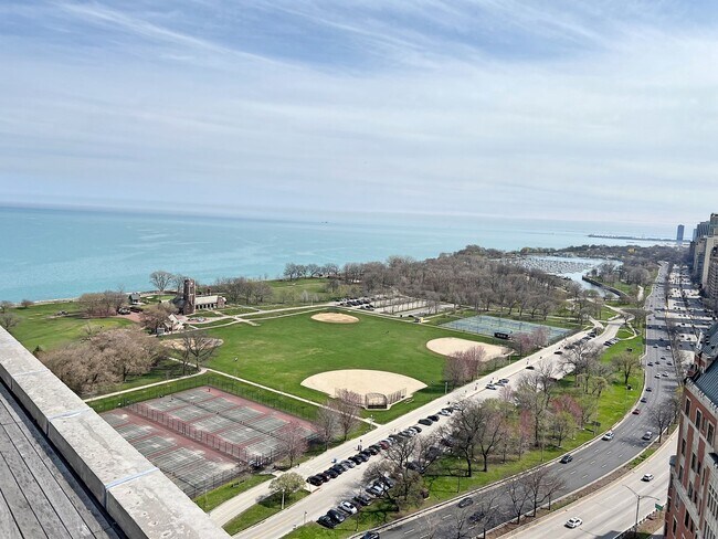 Building Photo - 3900 N Lake Shore Dr