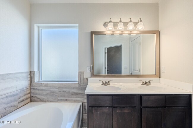 Building Photo - 1040 Indigo Sky St