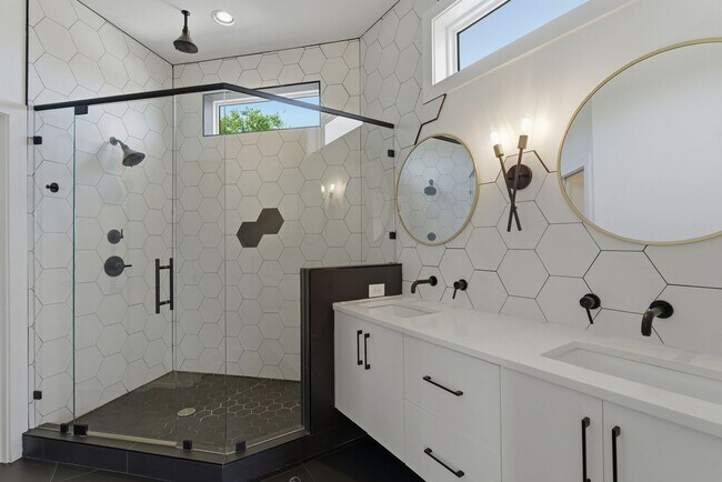 Building Photo - Beautiful 3-BR Property with Rooftop Deck!