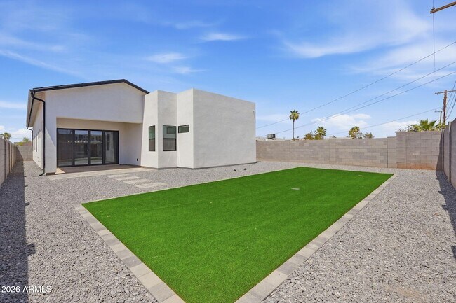 Building Photo - 2009 E Don Carlos