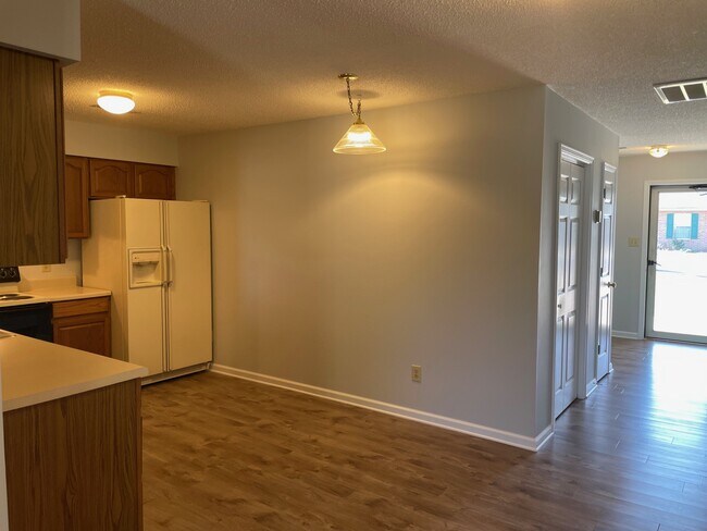 Kitchen - 7252 Lyngate Blvd