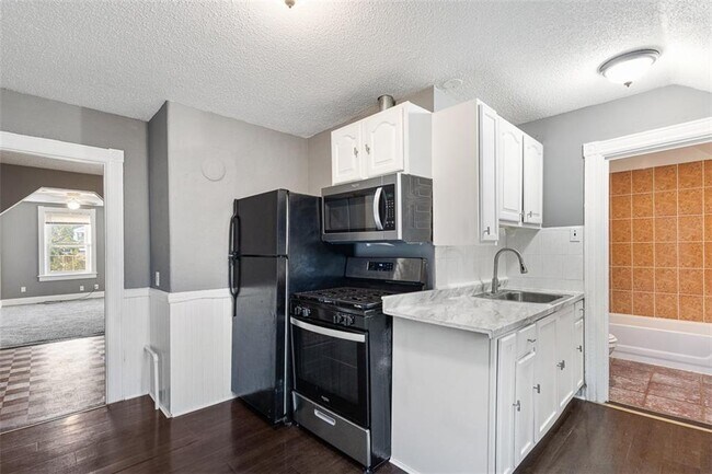 Building Photo - 92 Centre St