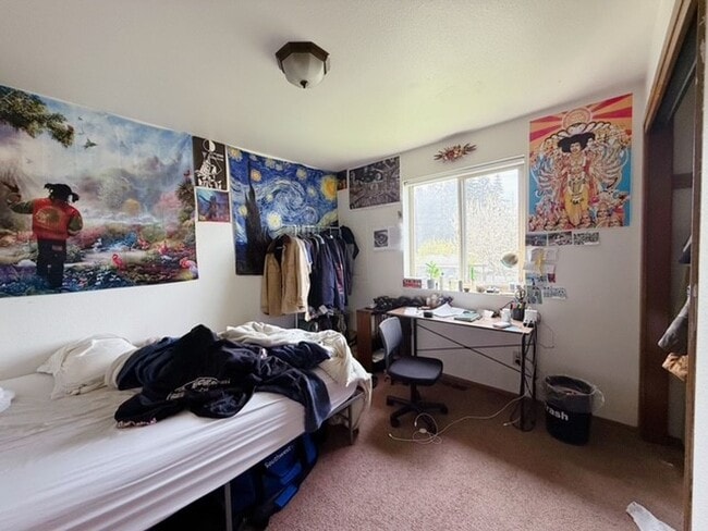 Building Photo - September Pre-Lease - 3bed/1bath