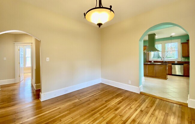 Building Photo - 1105 Virginia Ave