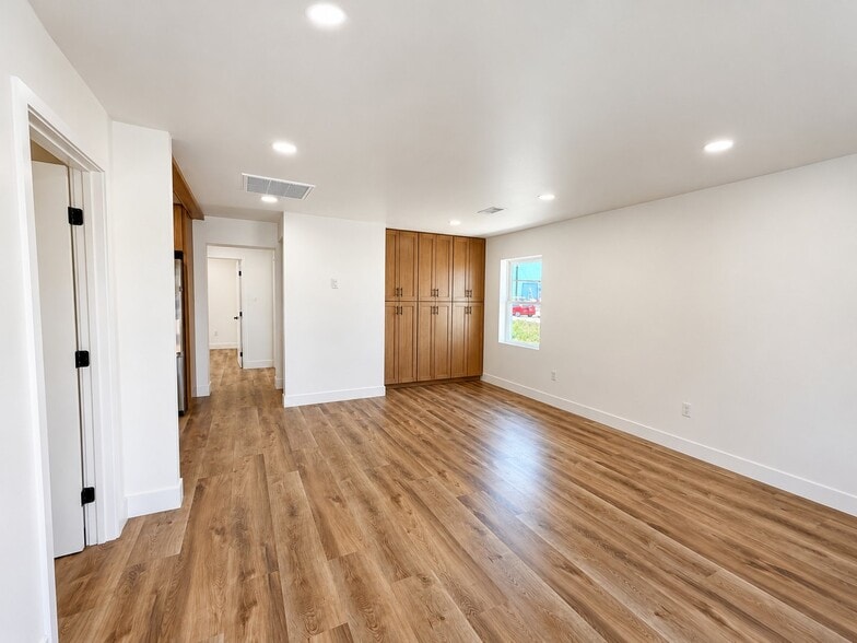 Building Photo - 8806 Chantry Ave