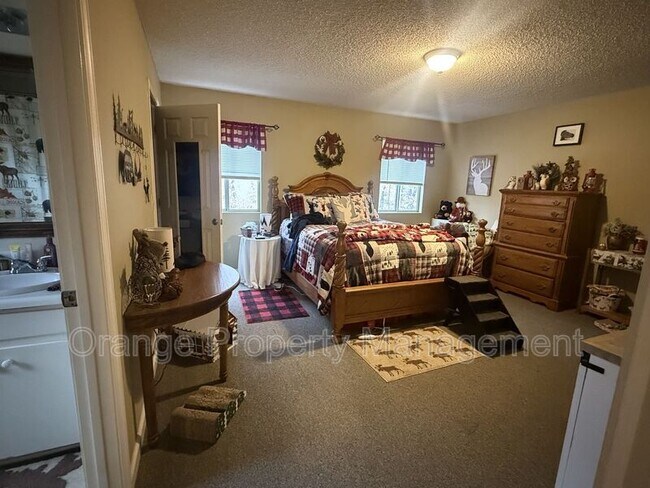 Building Photo - 251 Micasa Dr