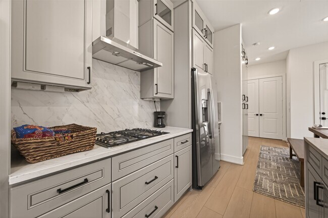 Building Photo - 4328 Avron Dr