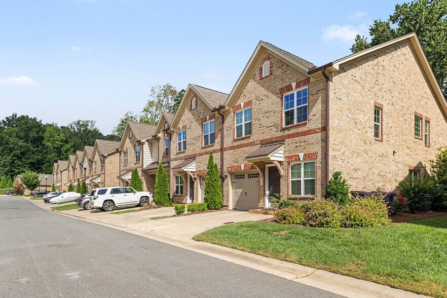 Building Photo - 846 Silver Leaf Dr