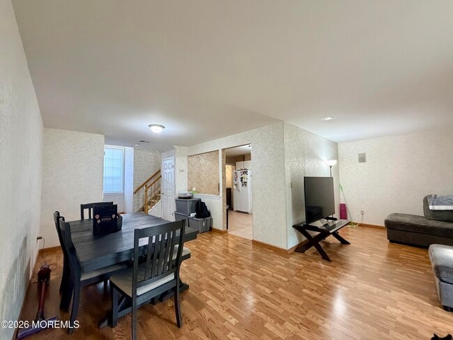 Building Photo - 743 Banyan Ct