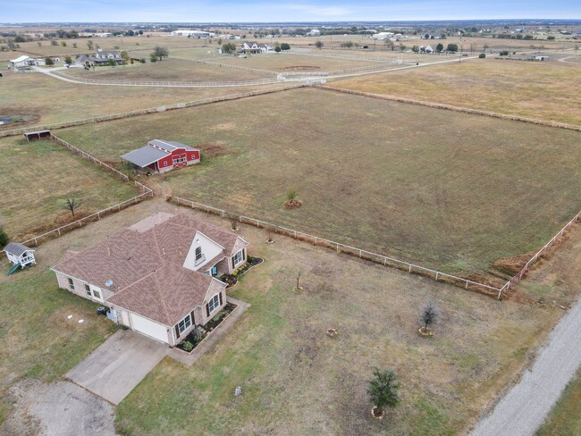 Building Photo - Beautiful Country Home with Horse Barn on ...