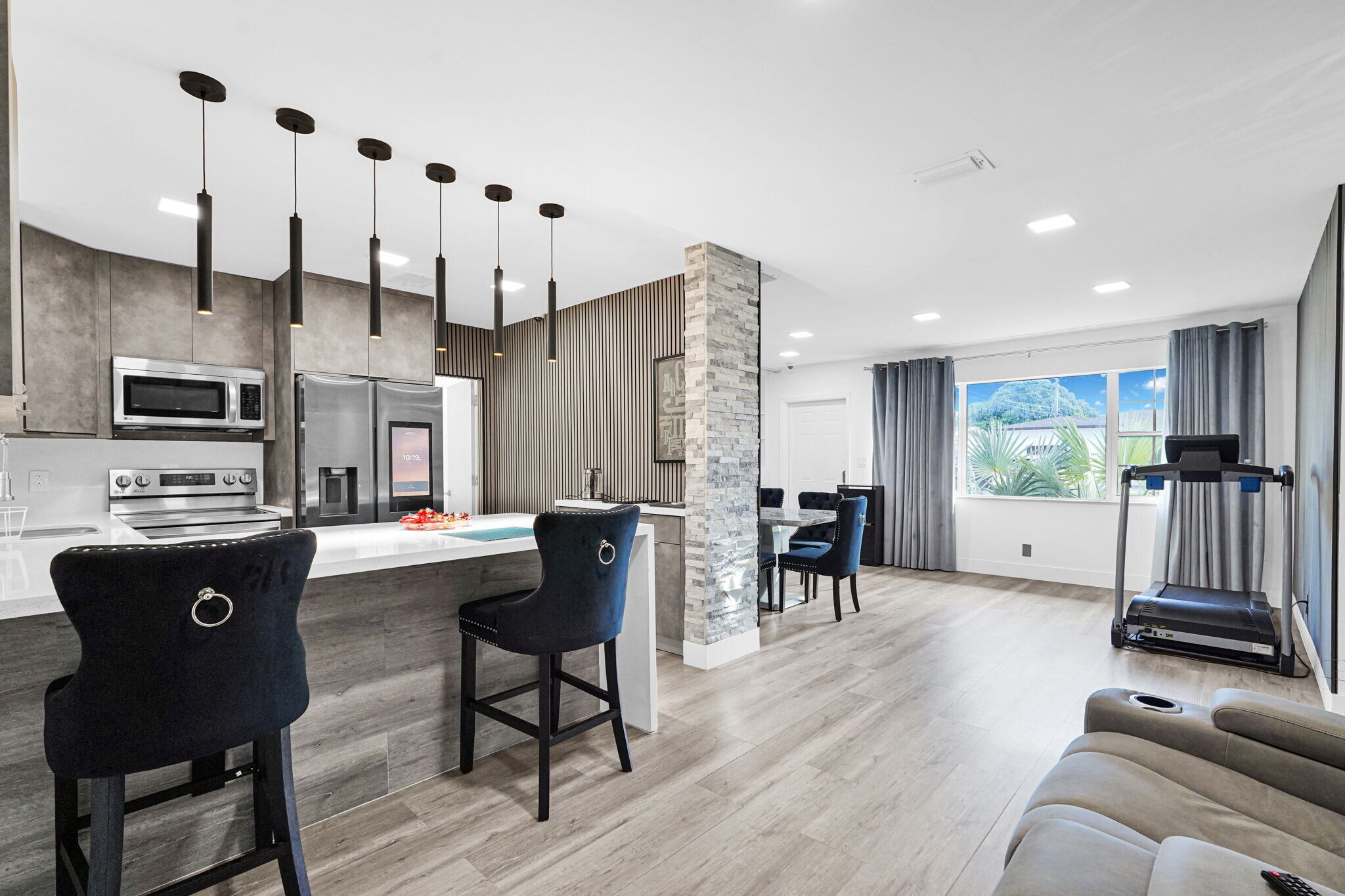 Building Photo - 1420 S 24th Ter