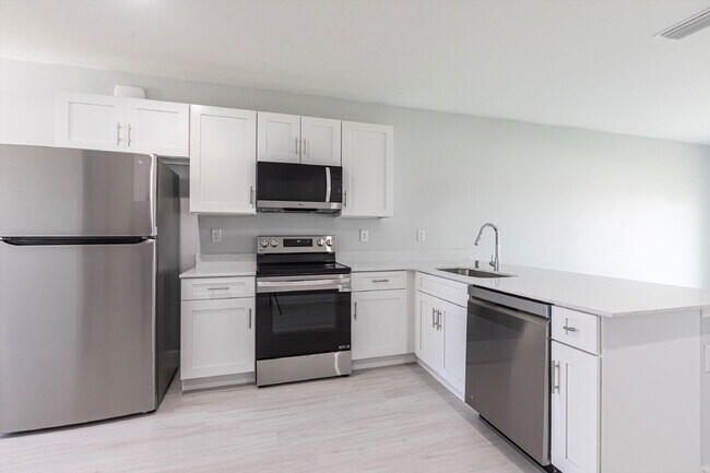 Building Photo - BRAND NEW Construction, 3 bed / 2 bath Ren...