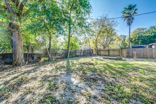 Building Photo - Homes For Rent In TX: Texas City 77590 – 9th Ave N 2BR