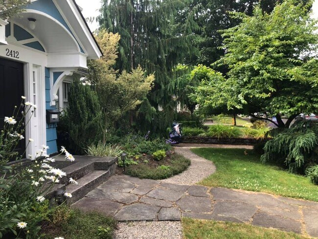 Building Photo - 2412 Columbia St SW