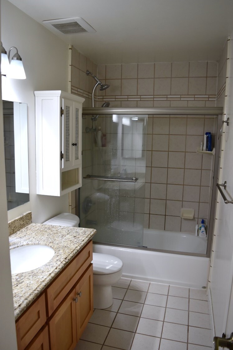 Bathroom - 497 Daisydell Court