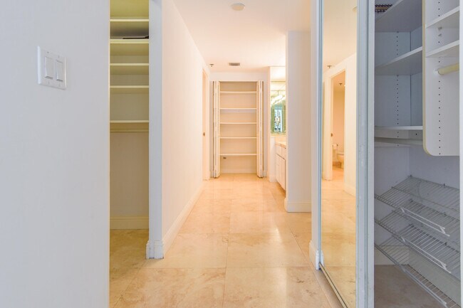 Building Photo - 251 Crandon Blvd