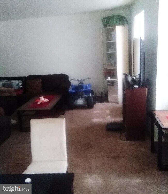Building Photo - 25-26 Deedre Ln-