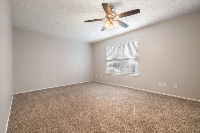Building Photo - 11915 S Red Cedar Cir