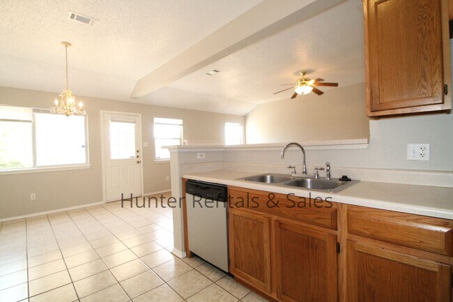 Building Photo - Exceptional!