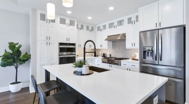 Building Photo - 1995 Wewatta St