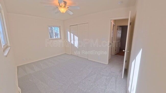 Building Photo - 1028 Skyline Dr