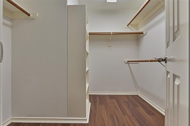 Building Photo - 218 W Stedhill Loop