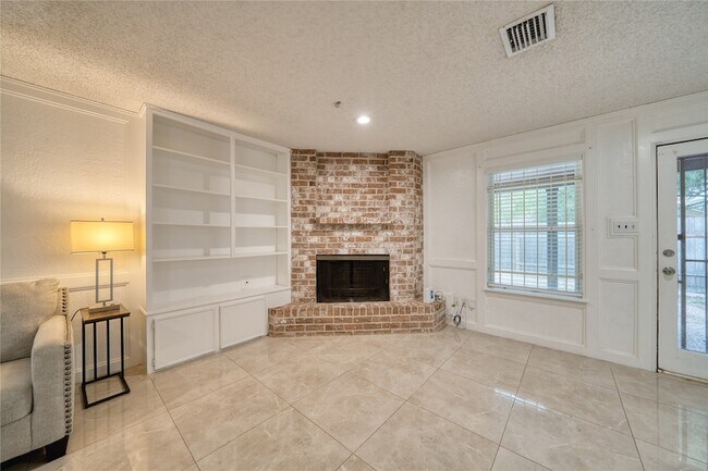 Building Photo - 7838 Vickijohn Dr