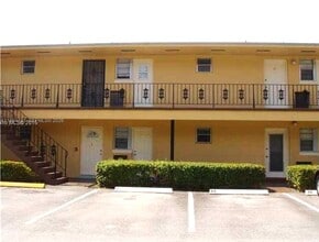 Building Photo - 20200 NE 29th Ct