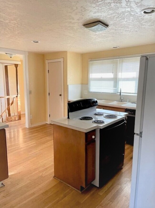 Building Photo - 730 Telegraph Rd